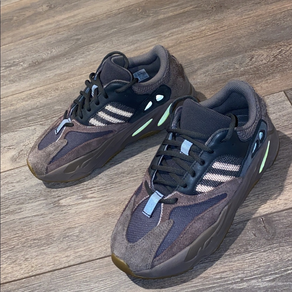 Yeezy 700 Mauve